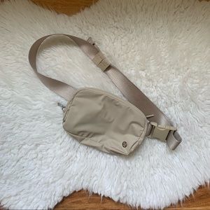 Lululemon Everywhere Belt Bag